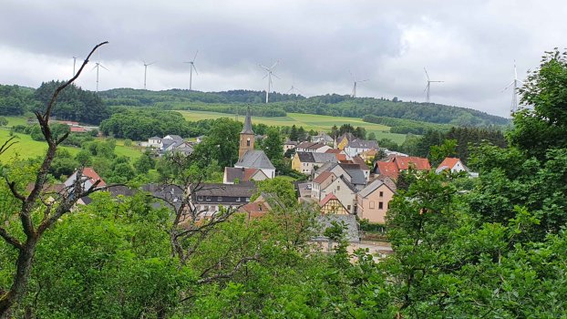 Blick auf Berschweiler auf dem Historischen Amtsweg Burglichtenberg Blick auf Berschweiler auf dem Historischen Amtsweg Burglichtenberg