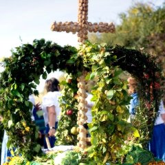 Krone beim Erntedankumzug auf der Heide