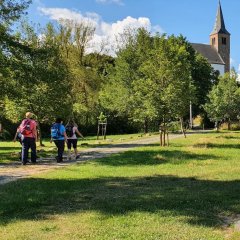 Wandergruppe auf dem Nahesteig bei Bleiderdingen