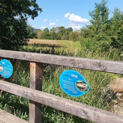 Brücke mit Informationen zu Nahebewohnern