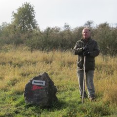 Fritz Kunz am Grenzstein Ronnenberg