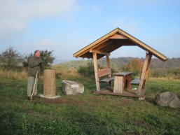 Rastplatz mit Hütte Rasthütte am Themenwanderweg