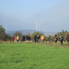 Wandergruppe im Frühling