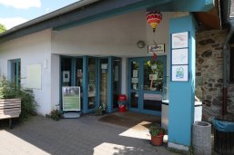 Eingang zum Wildfreigehege an der Wildenburg