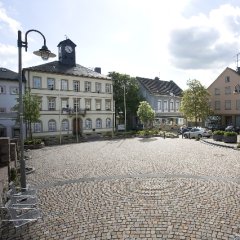 Place de Warcq - Blick auf das alte Rathaus