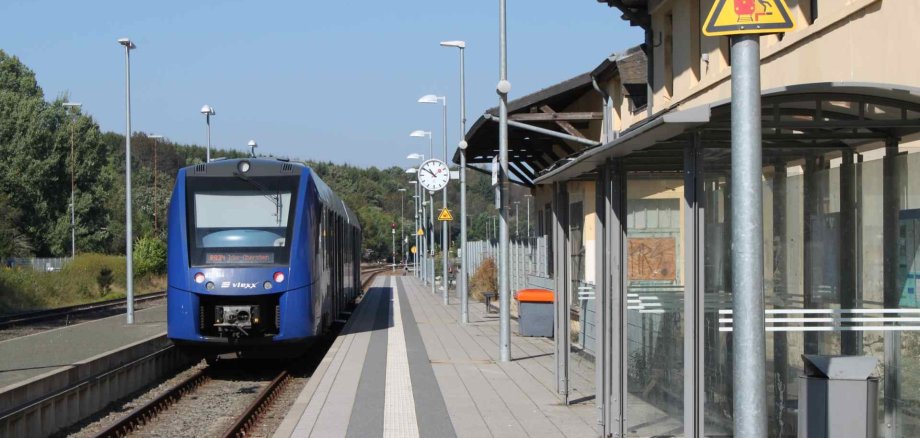 Zug im Bahnhof Baumholder