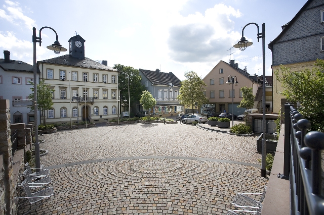 Place de Warcq mit Blick auf das alte Rathaus