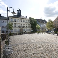 Place de Warcq mit Blick auf das alte Rathaus