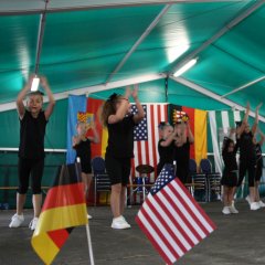 Tänzerinnen der BKG im Festzelt