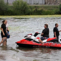 Auf dem Weiher konnte Jetski gefahren werden