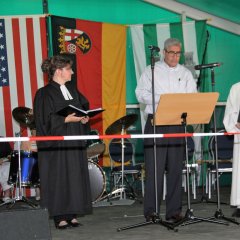 Ökumenischer Gottesdienst in deutsch und englisch im Festzelt