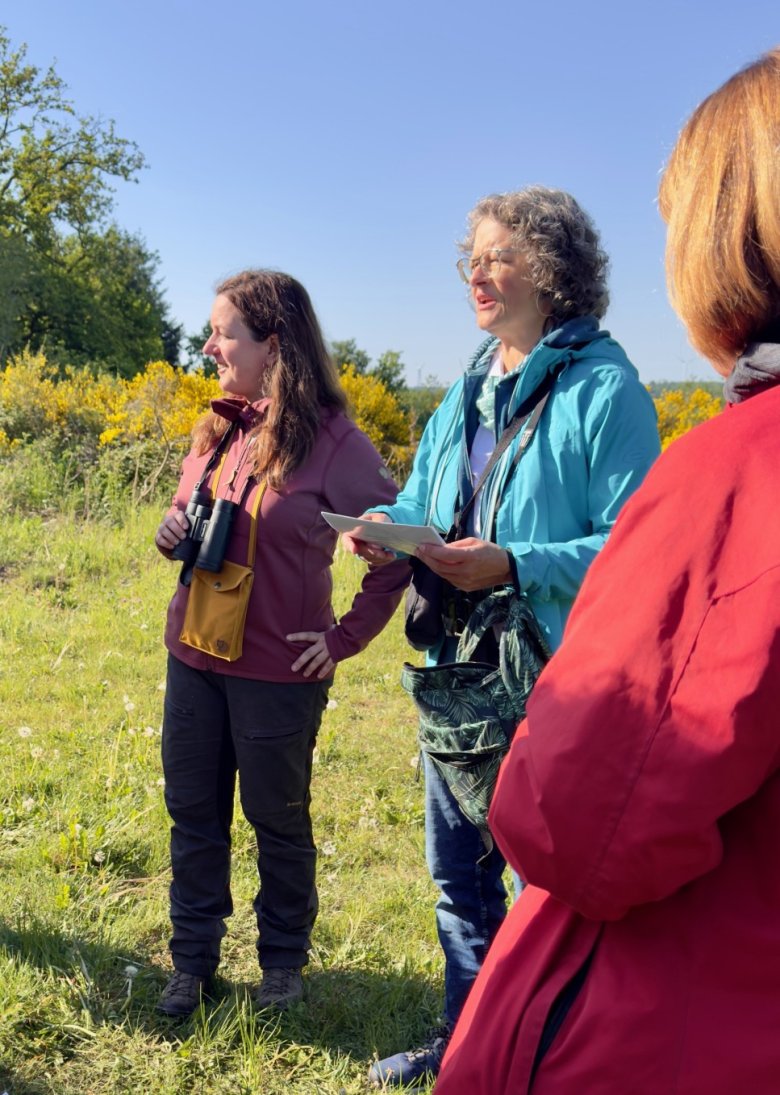 Die Wanderführerinnen bei der bei der Morgentauwanderung in Heimbach