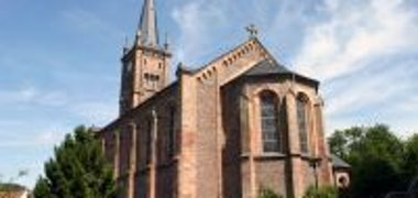 Außenansicht der katholischen Kirche in Reichenbach