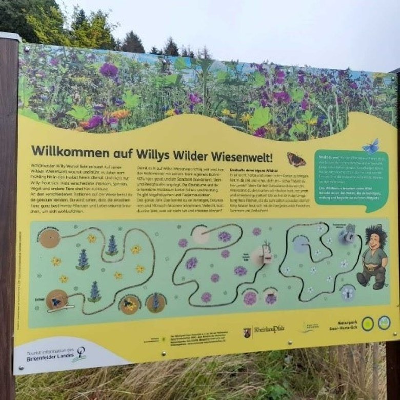 Willys Wiesenwelt Ein Schild auf Willys Wiesenwelt