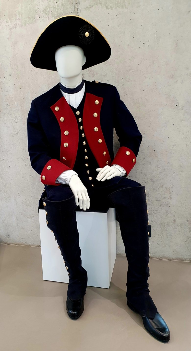 Figur mit der Uniform eines Kanoniers der Artillerie des Herzogtums Pfalz-Zweibrücken aus den Jahren 1750-1795 Figur mit der Uniform eines Kanoniers der Artillerie des Herzogtums Pfalz-Zweibrücken aus den Jahren 1750-1795