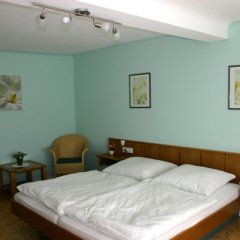 Doppelbett im Schlafzimmer der Ferienwohnung Erika in Baumholder