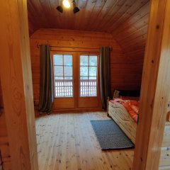 Ferienhaus Blockhaus in Eckersweiler Schlafzimmer mit Balkon Ferienhaus Blockhaus in Eckersweiler Schlafzimmer mit Balkon