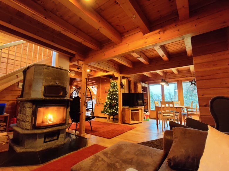Ferienhaus Blockhaus in Eckersweiler - Wohnbereich mit Kamin Ferienhaus Blockhaus in Eckersweiler - Wohnbereich mit Kamin