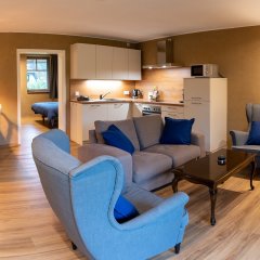 Wohnbereich und Küchenzeile Wohnbereich und Küchenzeile