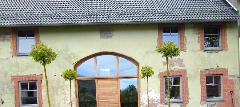 Hausfront Wald & Wiese Ferienwohnungen